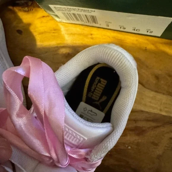 PUMA Kids White and Pink Sneakers brand new size 3 - Picture 5 of 8